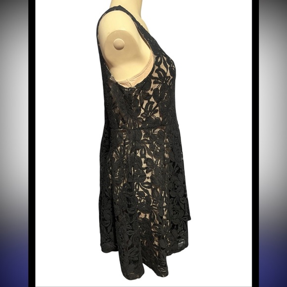 FREE PEOPLE Miles Of Lace Black Dress Nude Slip Floral LBD Cocktail Mini size M - Picture 9 of 16